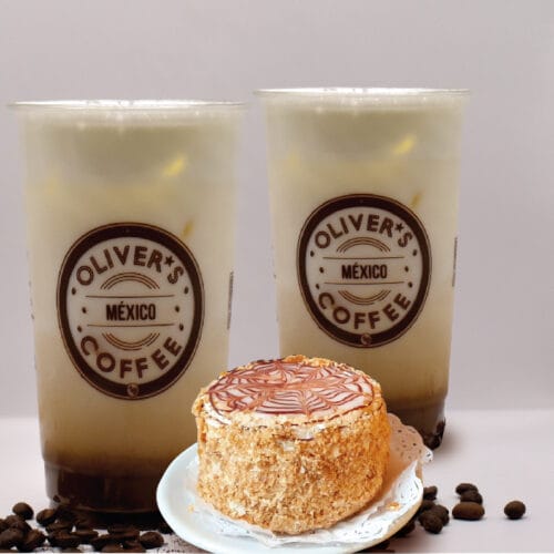 Promo 2 Cappuccinos Helados y Pastel a Elegir (Solo los Fines de Semana)